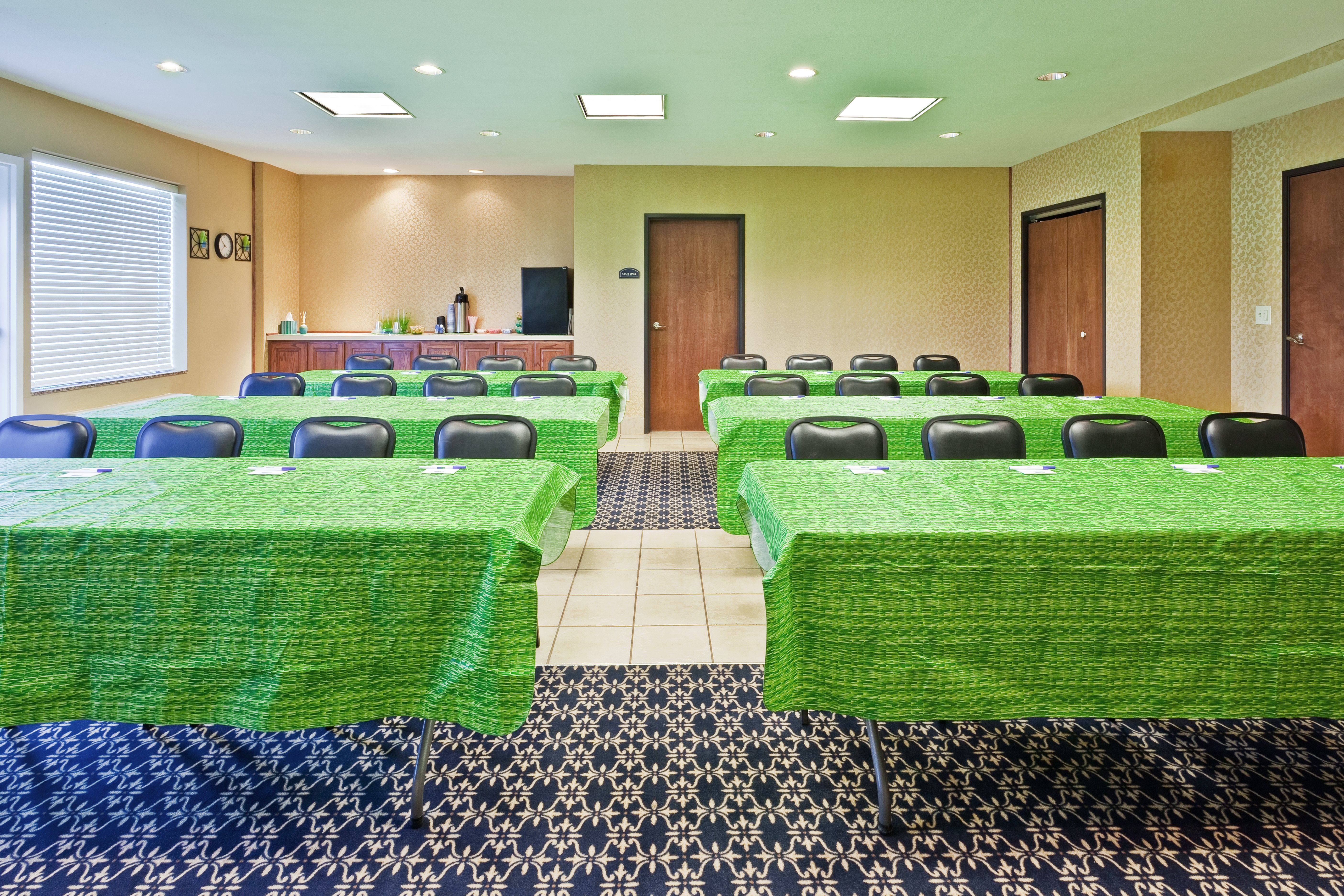 Holiday Inn Express Hotel Suites Paragould 54/60