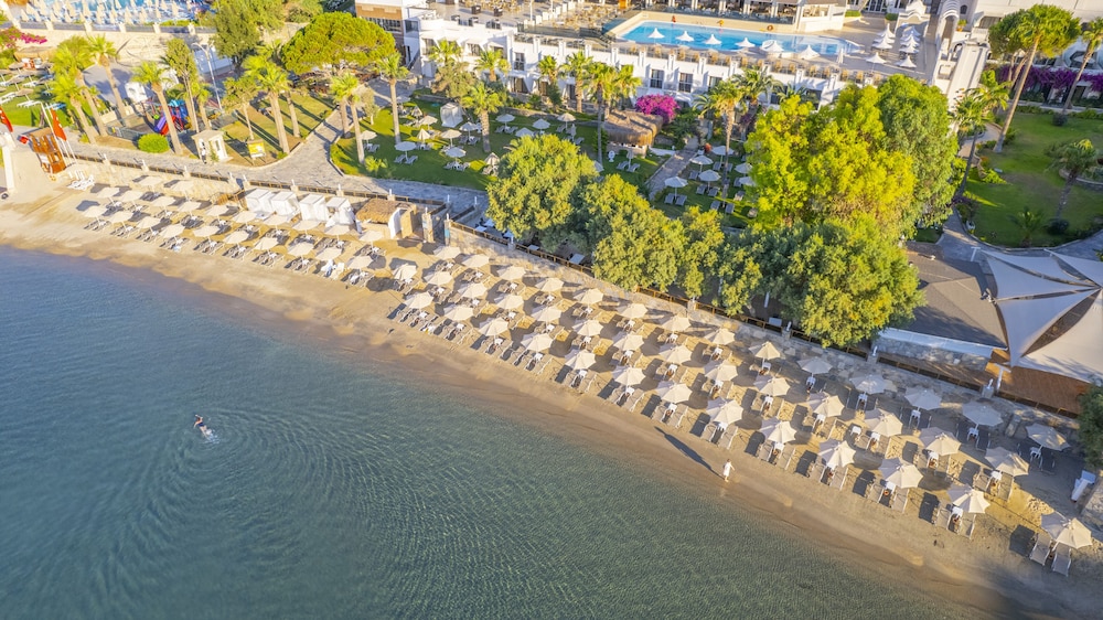 Azka Hotel 77/78