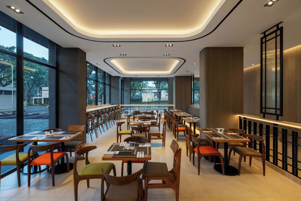 Hotel Neo Kota Baru Parahyangan 71/88
