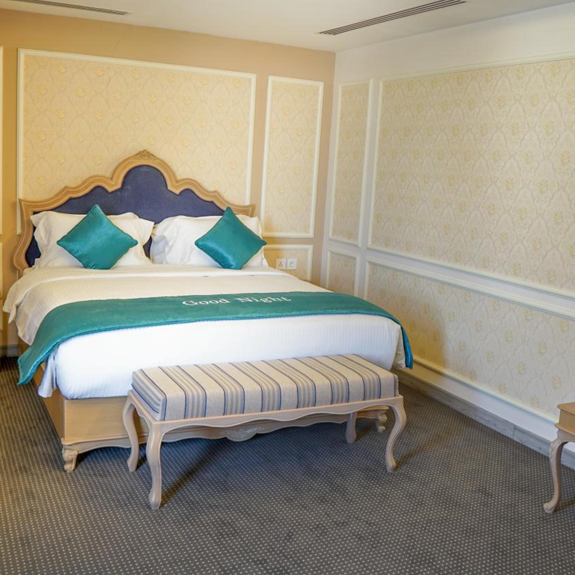 LA ROCHE HOTEL 18/53