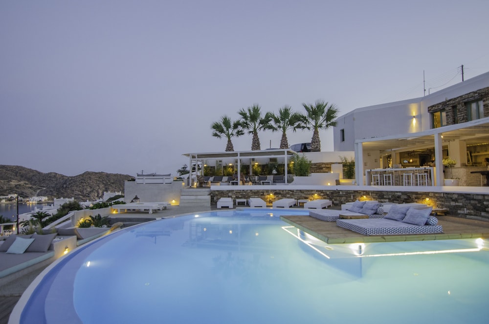 Levantes Ios Boutique Hotel 69/74
