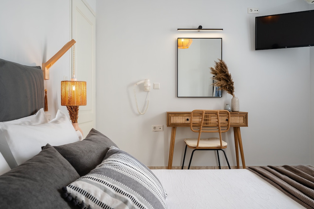 Erato Inn 17/50
