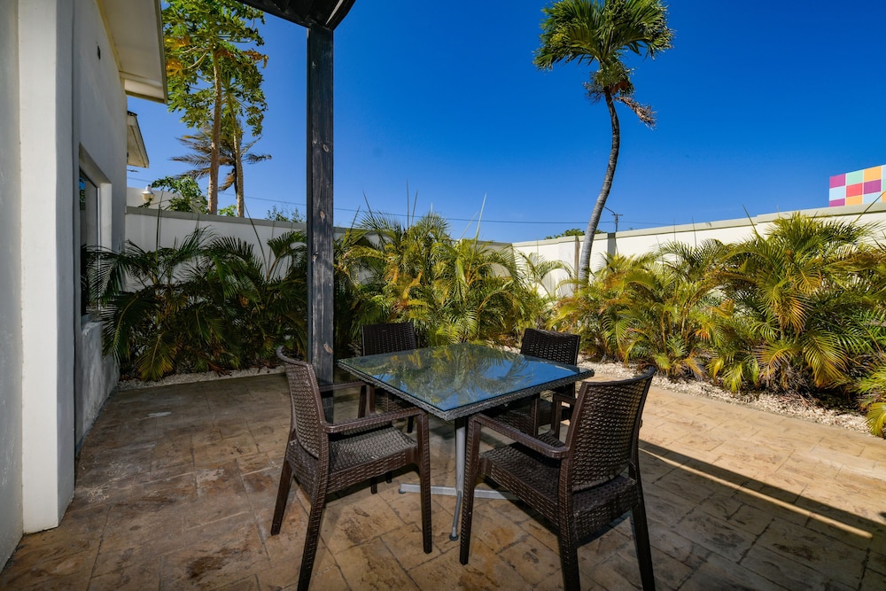 Voco Surfside Aruba by IHG 3/90