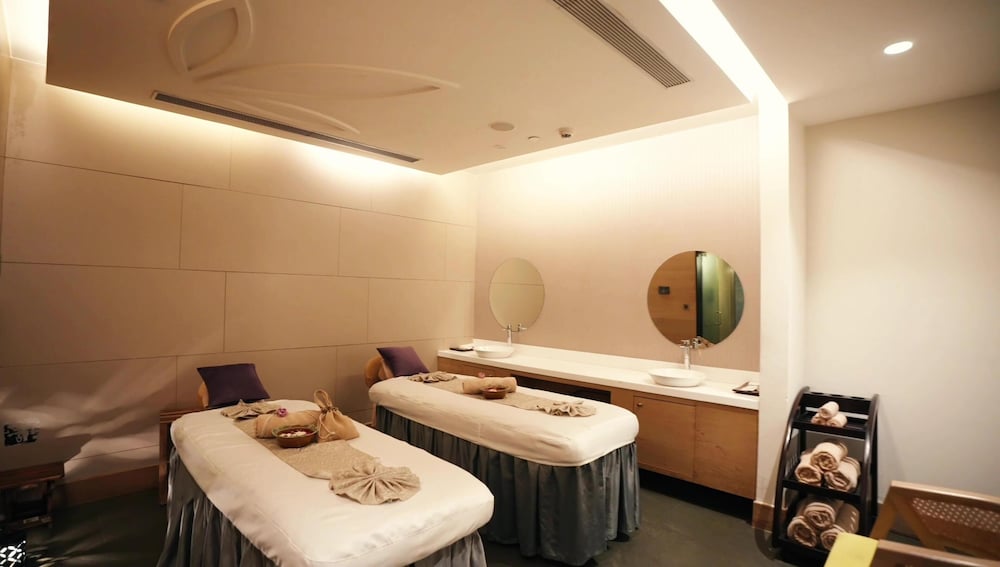 Radisson Gurugram Udyog Vihar 17/48