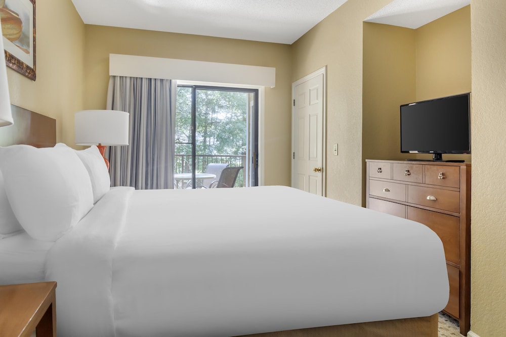 1 BEDROOM, DELUXE, SUITE, KING BED, KITCHEN