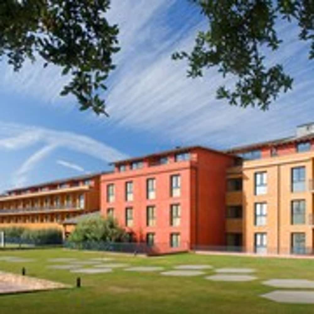 El Montanya Resort & Spa 9/81