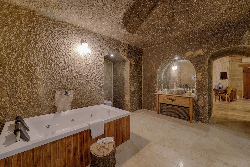 Hera Cave Suites 17/50