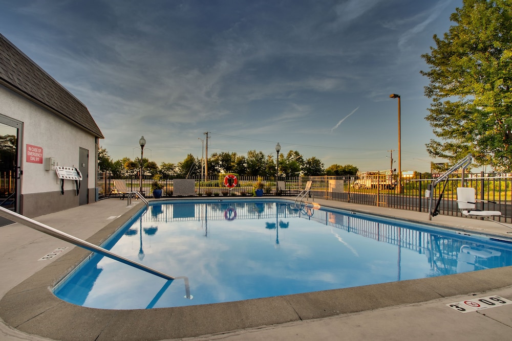 Wingfield Inn Suites 25/49