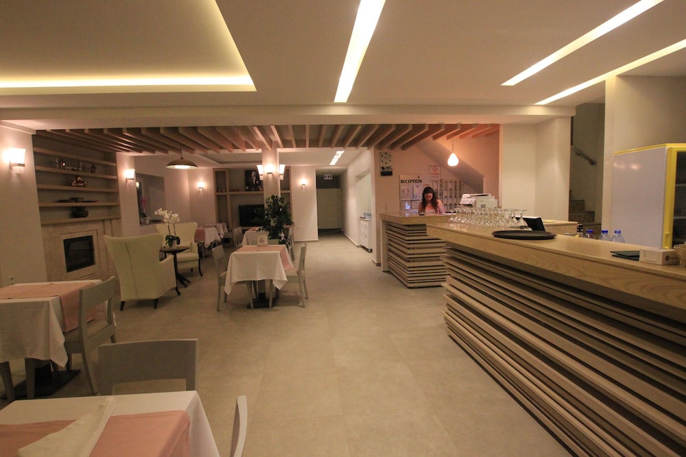 Artemis Hotel 54/69