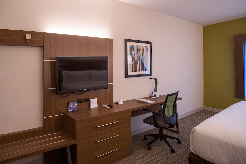 Holiday Inn Express Branford-New Haven 55/59