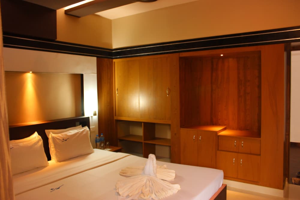 Black Beach Resort 12/32