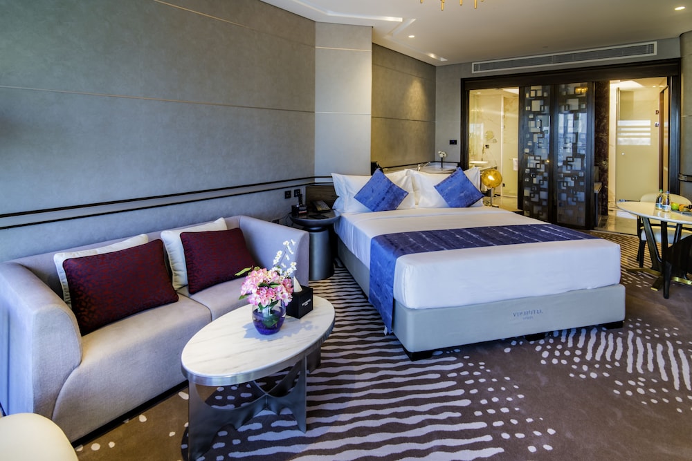 Vip Hotel 10/72