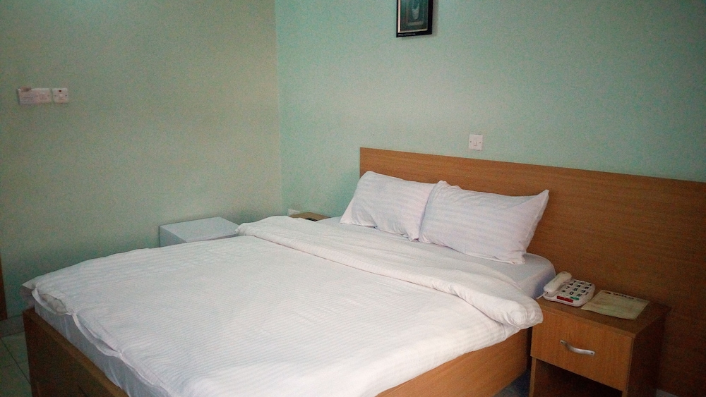 Mataan Hotel Suites 4/20