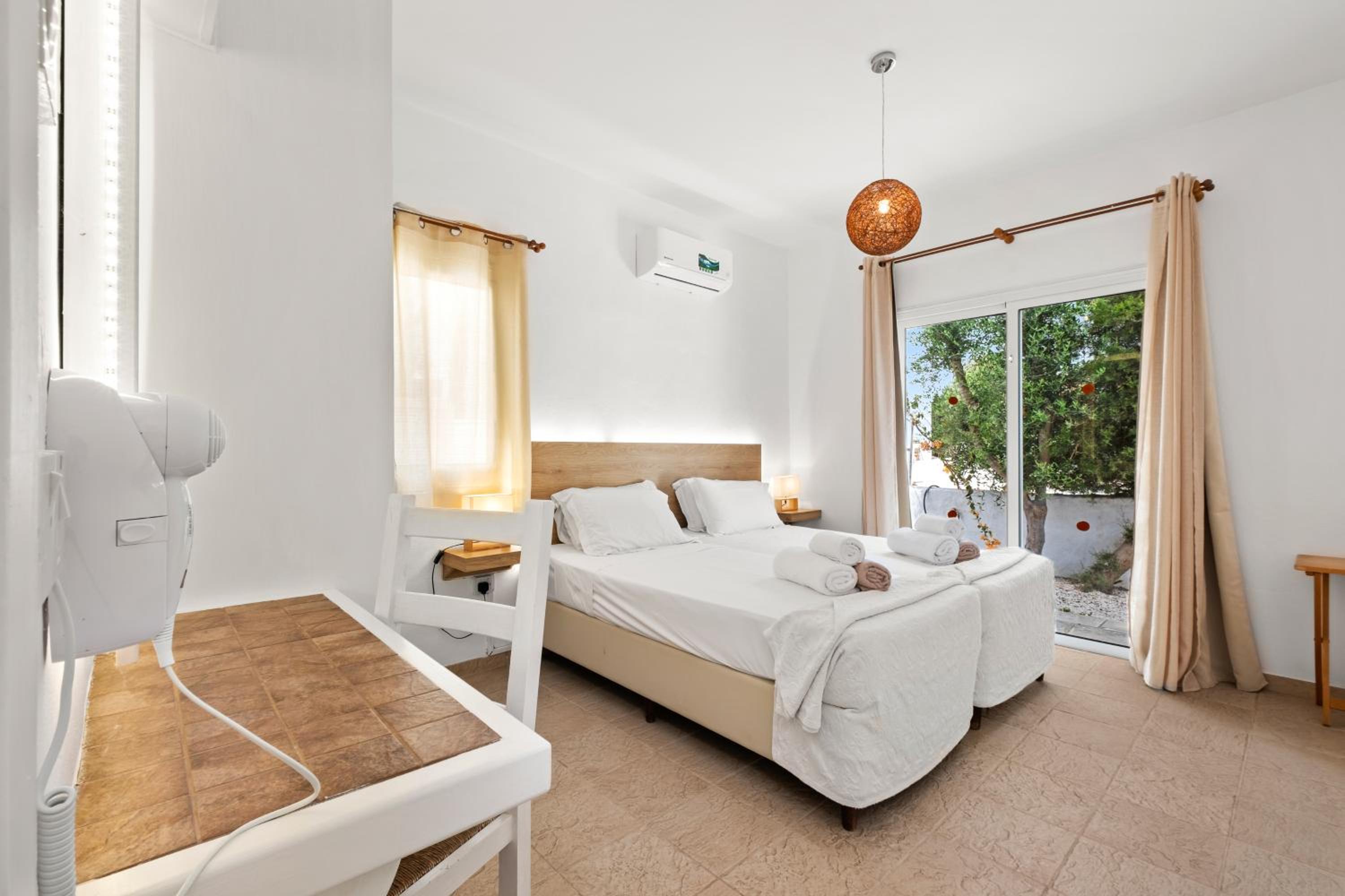 3 Bedrooms, Villa, Beach Front