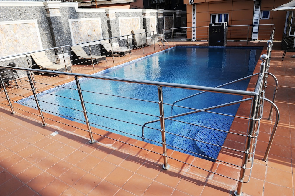 R & A CITY HOTEL 15/30