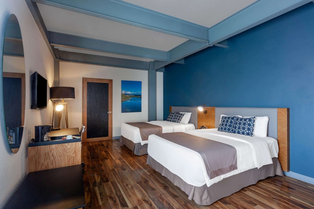 STANDARD, 2 QUEEN BEDS