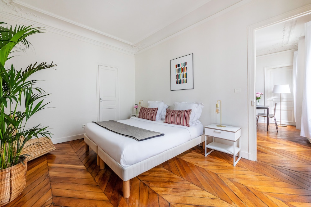 2 BEDROOMS, EXECUTIVE, APARTMENT