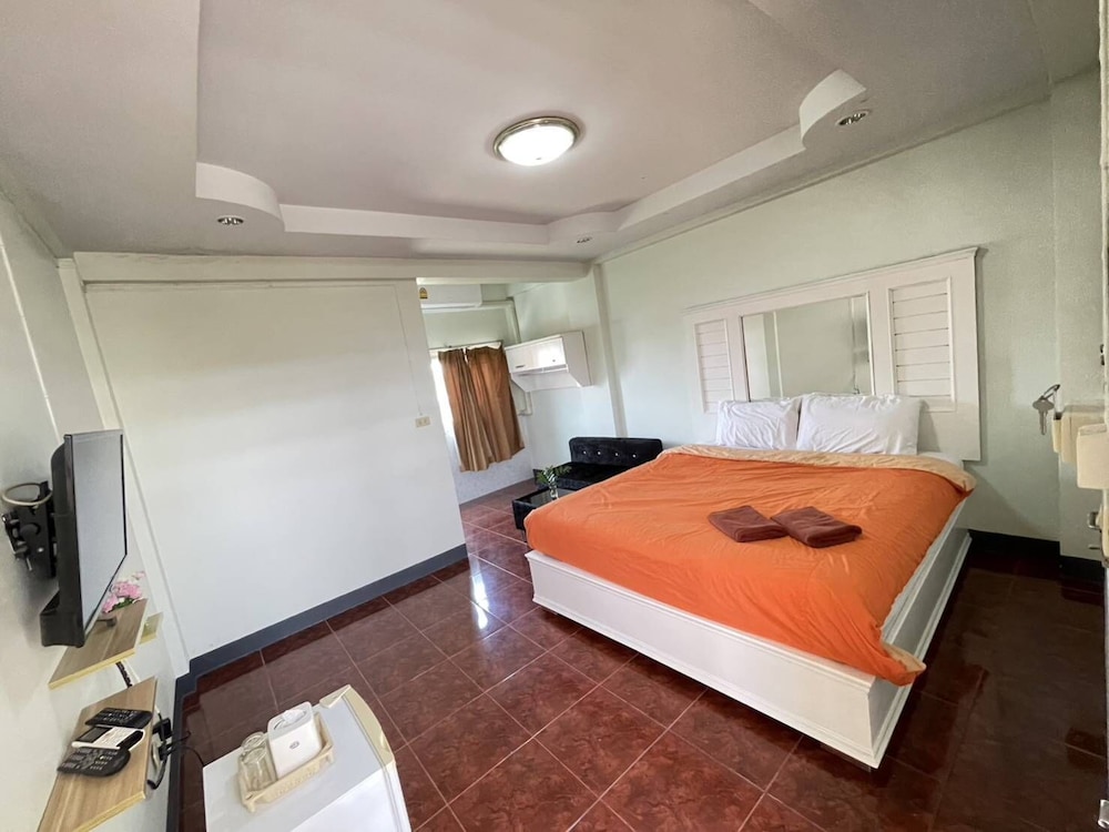 ROOM, DOUBLE BED