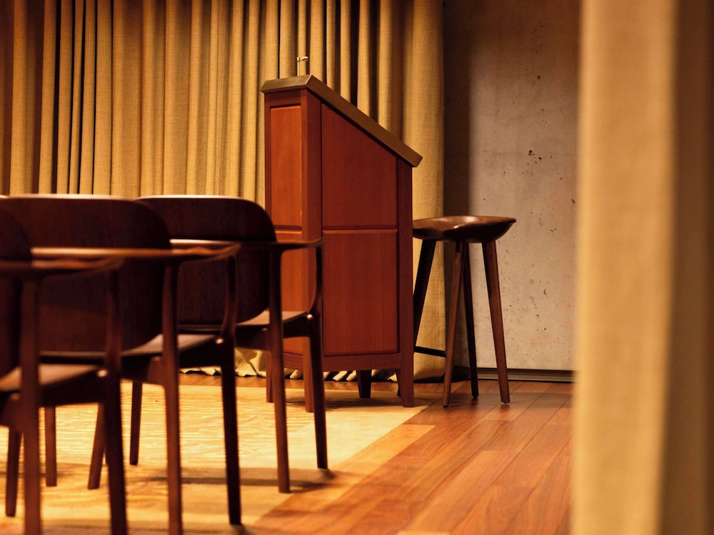 Mondrian Bordeaux Hotel des Carmes 33/56