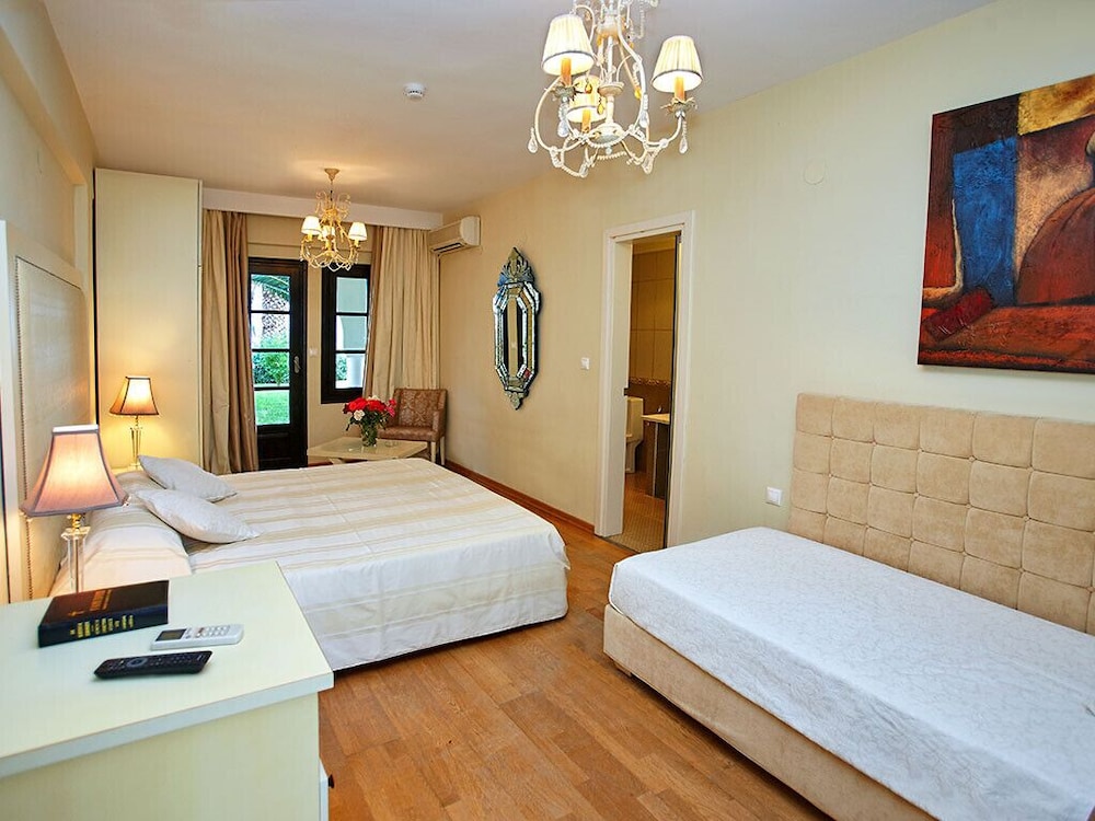 Assa Maris Beach Hotel 54/108