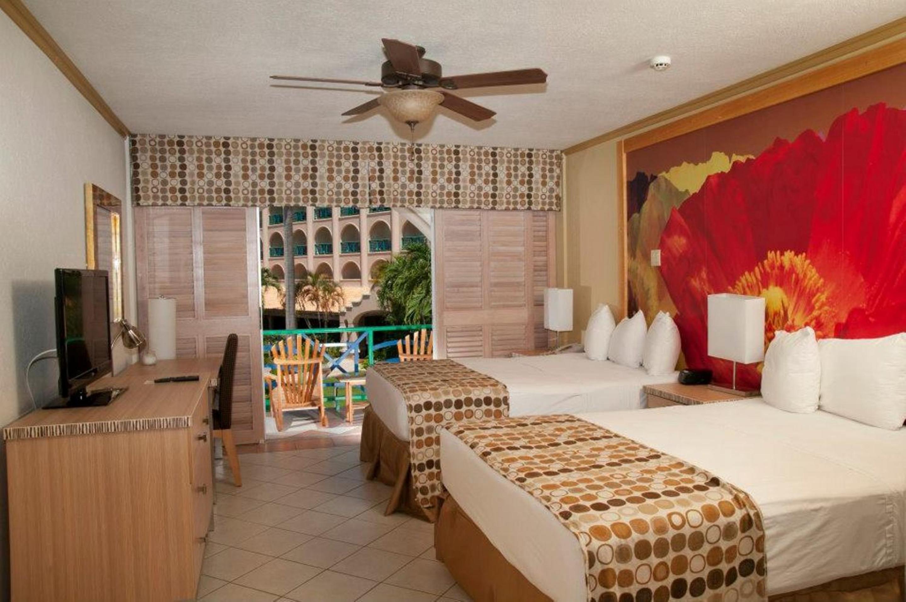 غرفة بسريرين مزدوجين بإطلالة على المسبح، Accra Beach Hotel and Resort 2/4