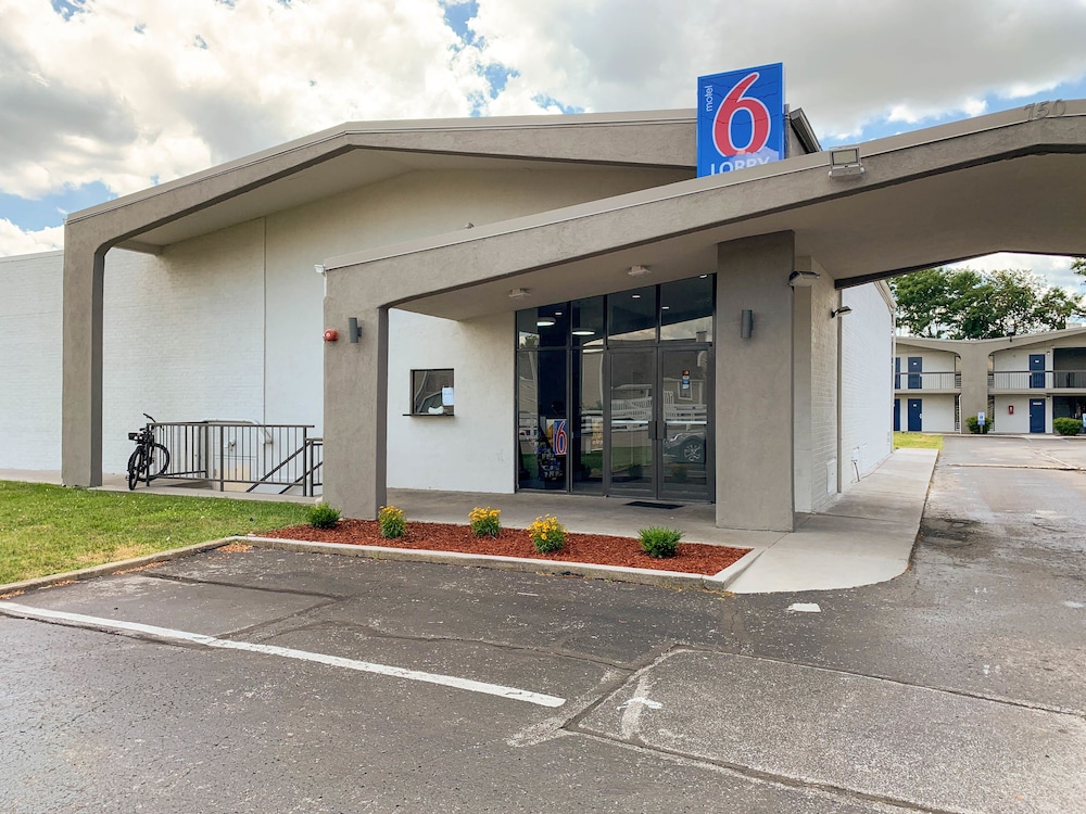 Motel6 Lexington, KY - Airport 24/36