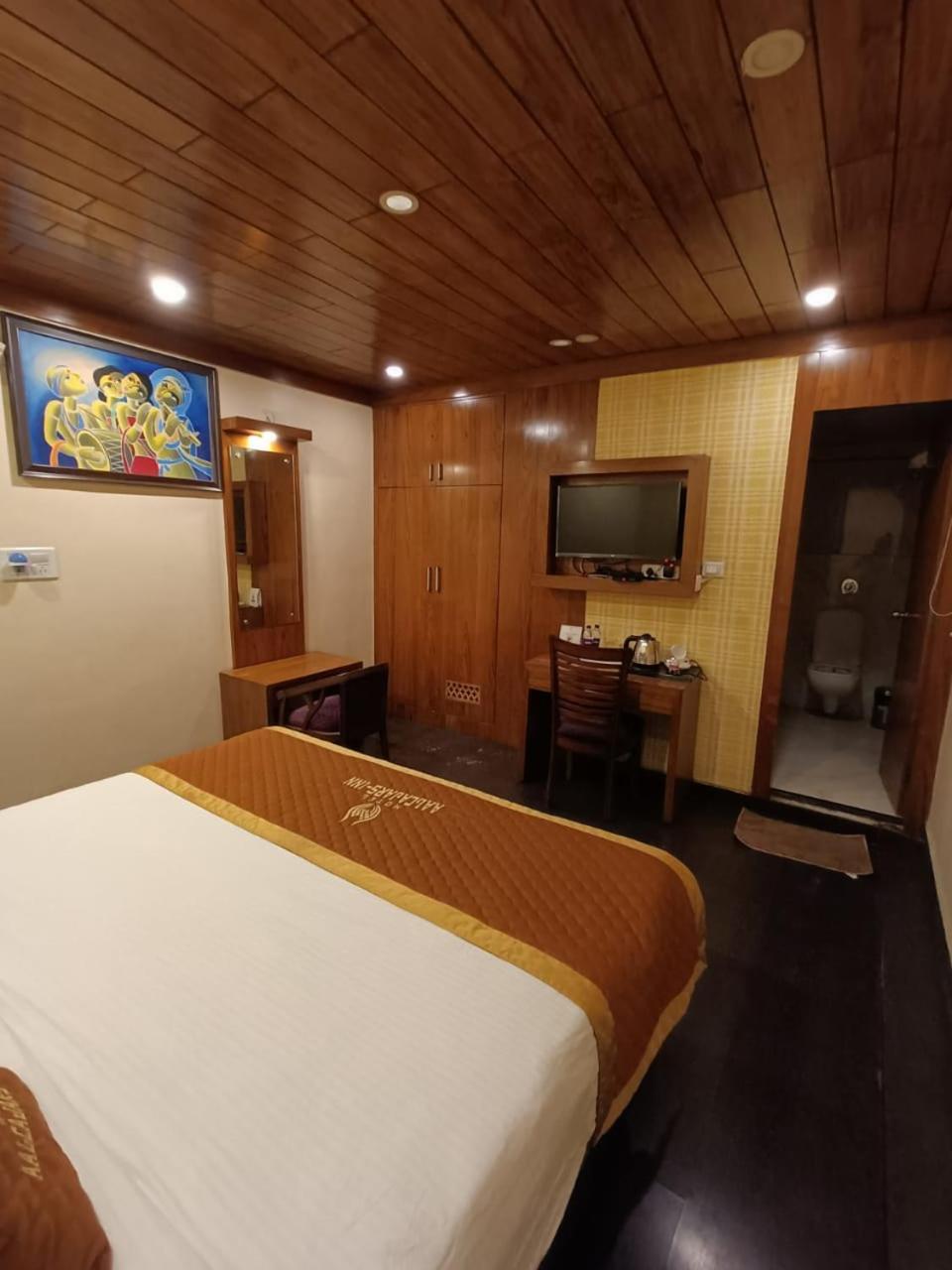 Hotel Aalcajars Inn 25/50