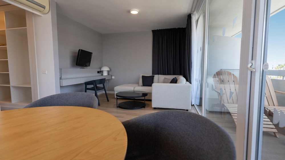 Coral Suites & Spa - Adults Only 56/64