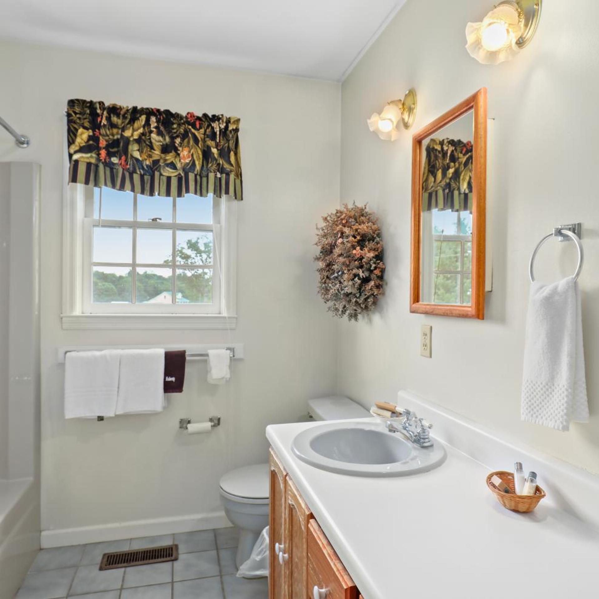 Four Seasons Country Inn 43/45