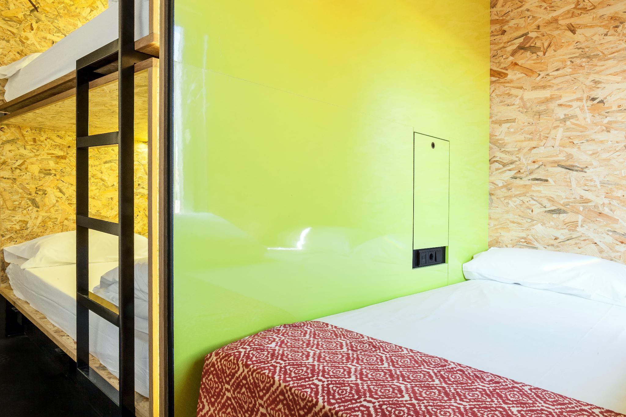 Family, 1 Double and 2 Bunk Beds