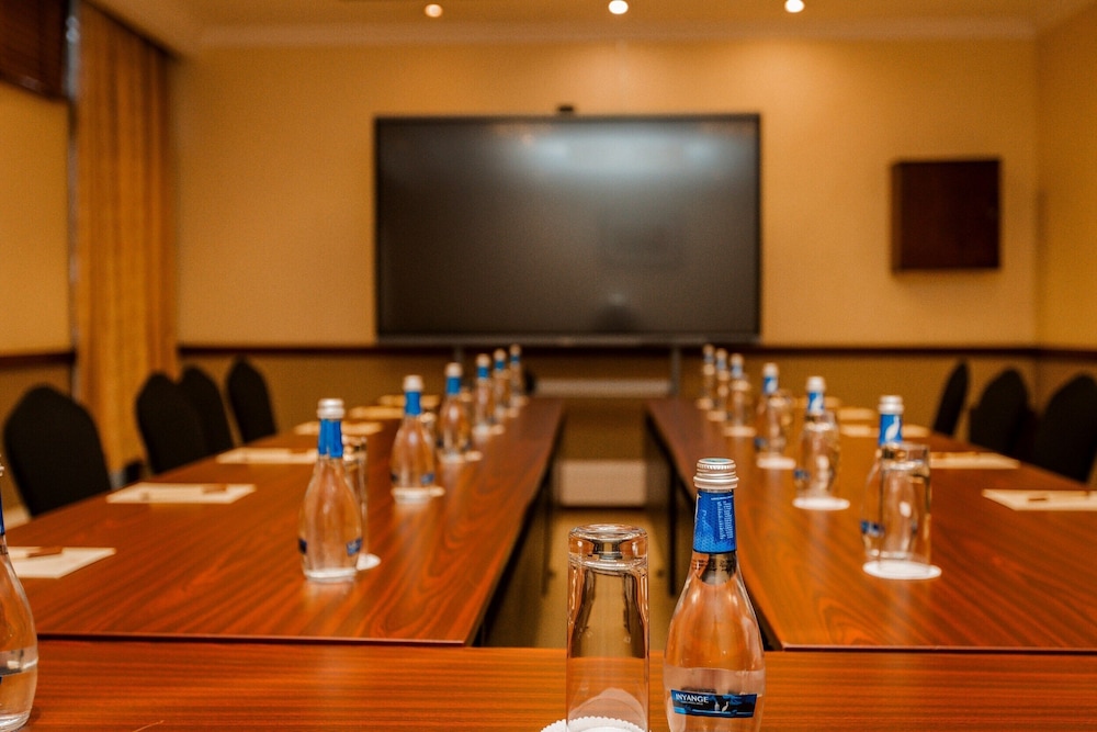 Kigali Serena 48/60
