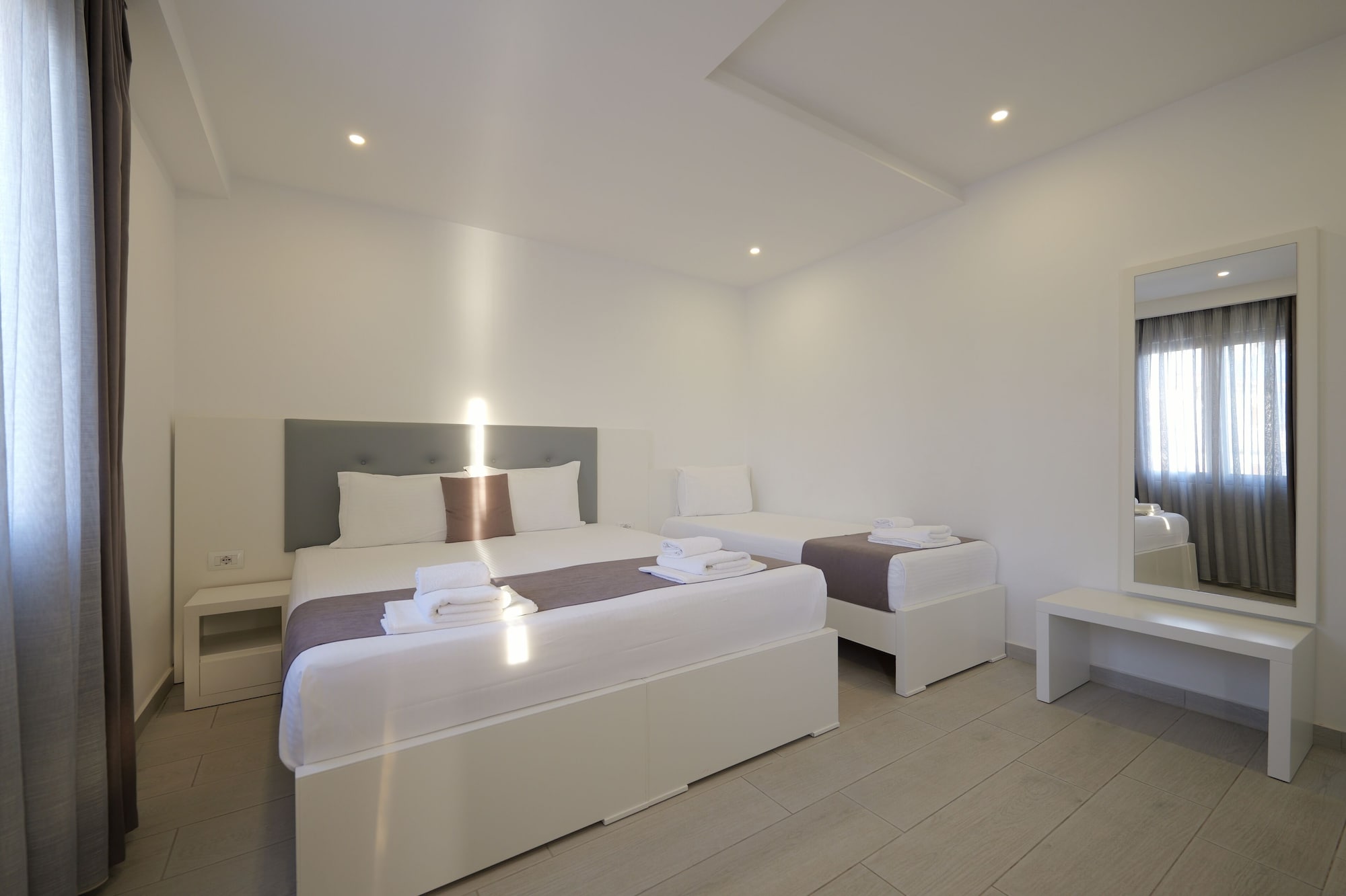 ROOM, TRIPLE, SIDE SEA VIEW