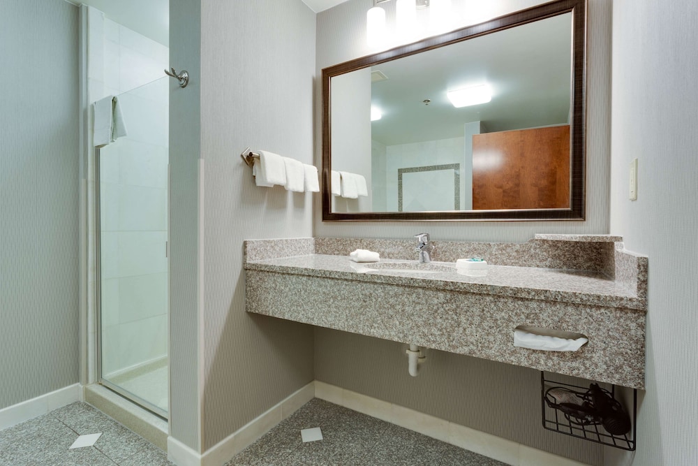 Drury Inn and Suites St Louis O Fallon IL 34/36