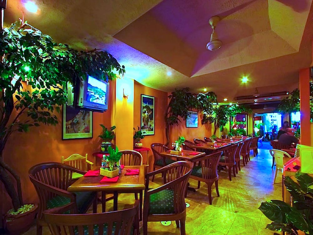 Paradise Inn 44/49