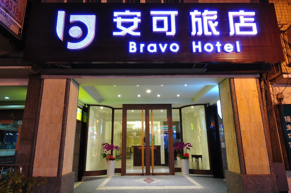 Bravo Hotel 1/43