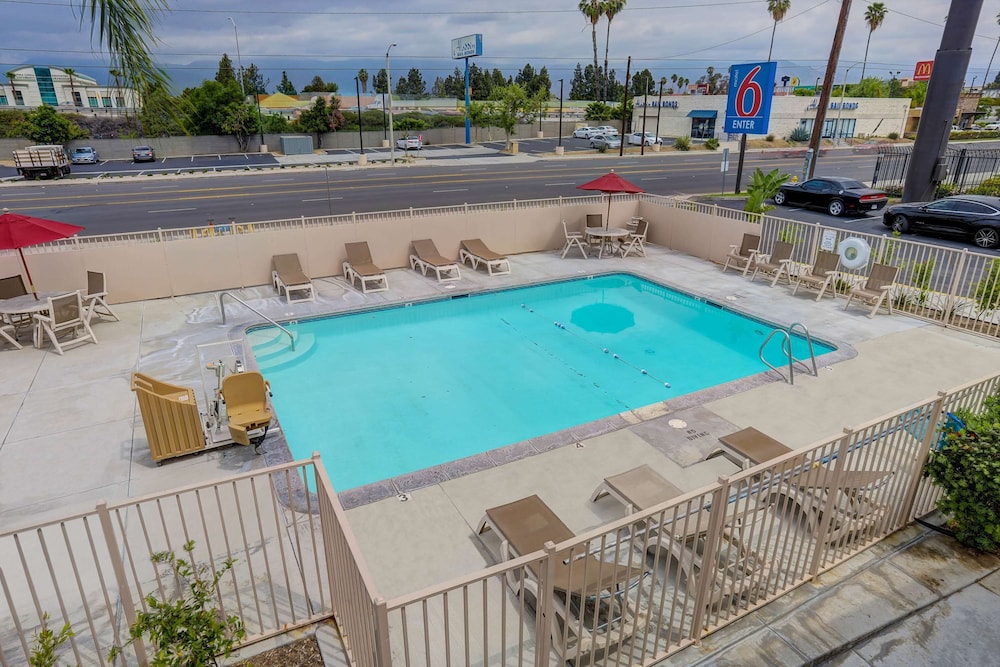 Motel6 San Bernardino, CA - South 24/29
