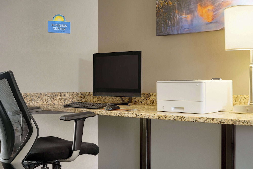 Days Inn by Wyndham Carbondale 26/38