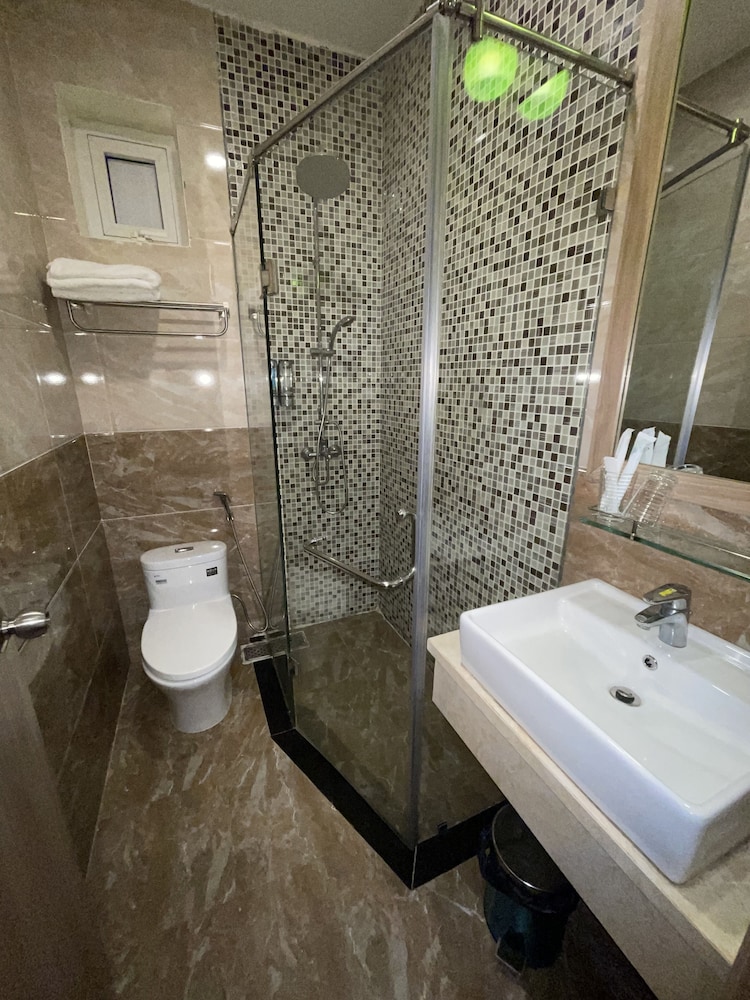 Pinus Hotel 49/51