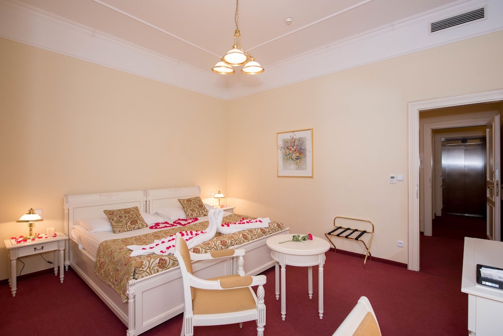 Alqush Downtown Hotel 54/56