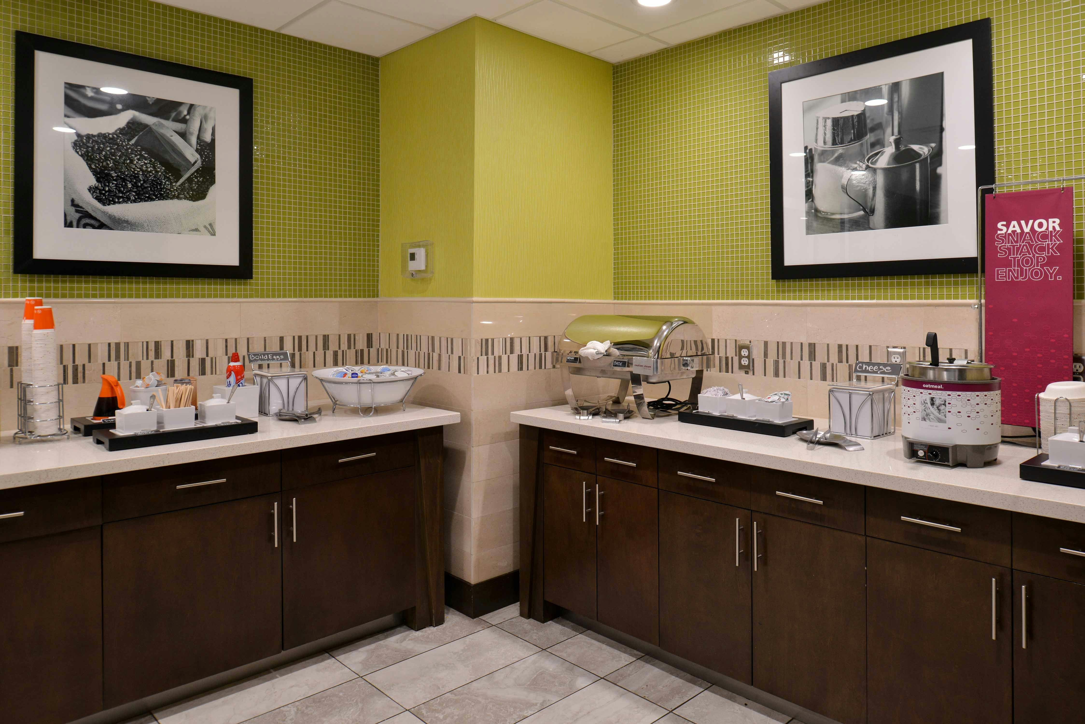 Hampton Inn Suites Dallas Market Center 75/75