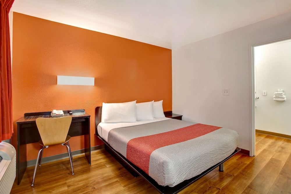 Motel6 Sunnyvale, CA - North 32/60