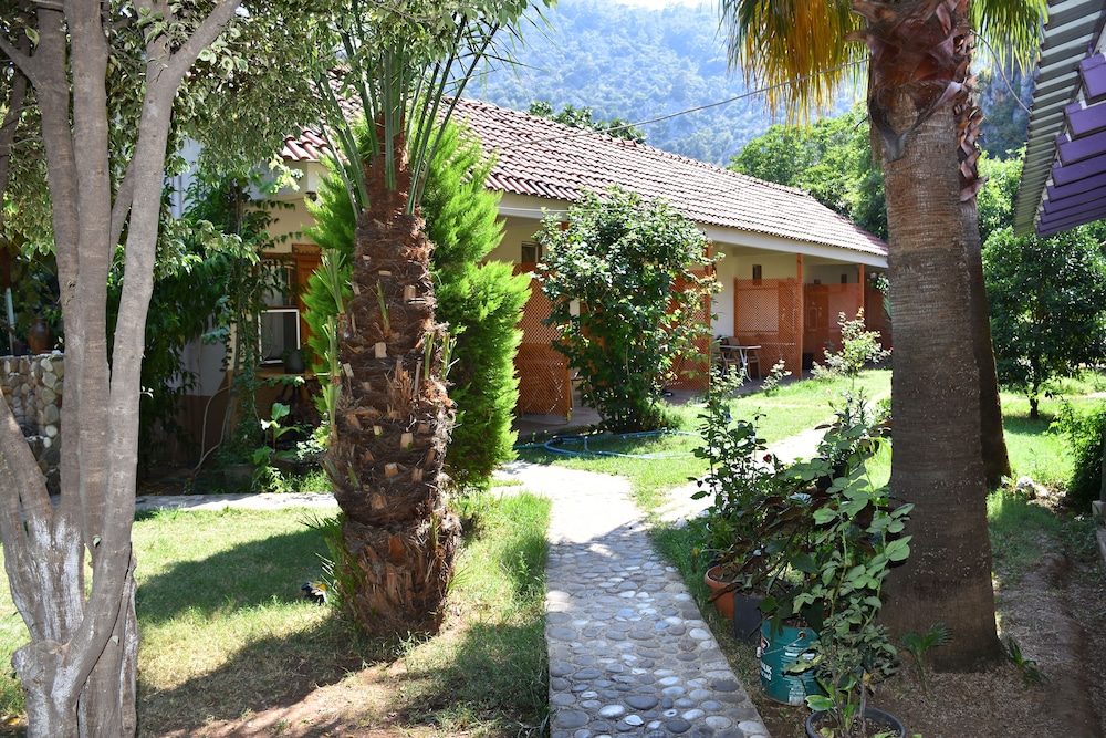 Garden Pansiyon 43/50