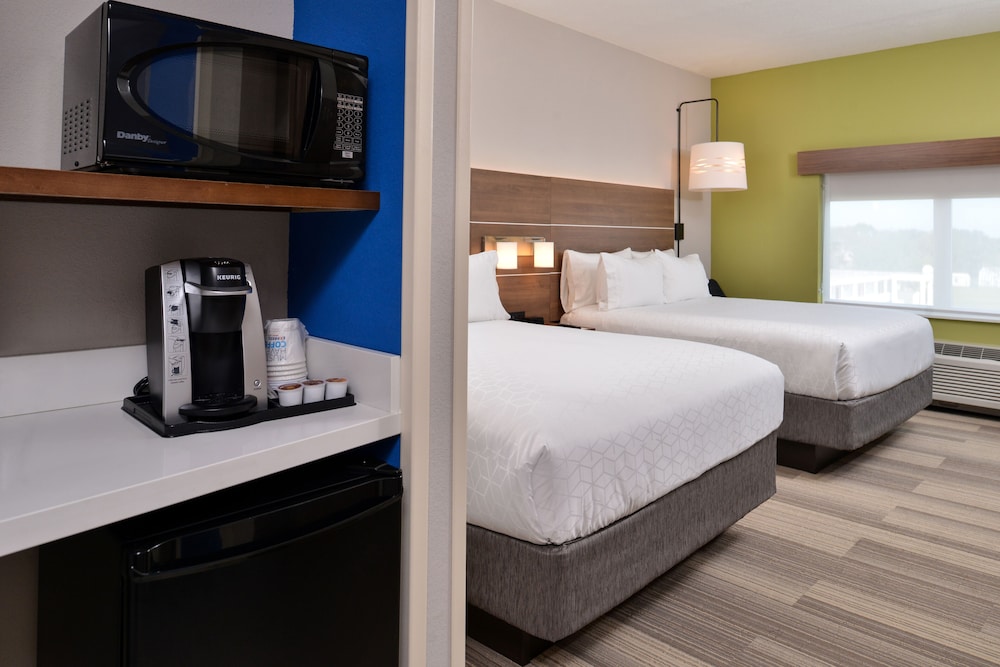 Holiday Inn Express Suites Alachua Gainesville Area 17/73