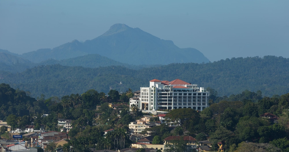 The Grand Kandyan Hotel 7/70