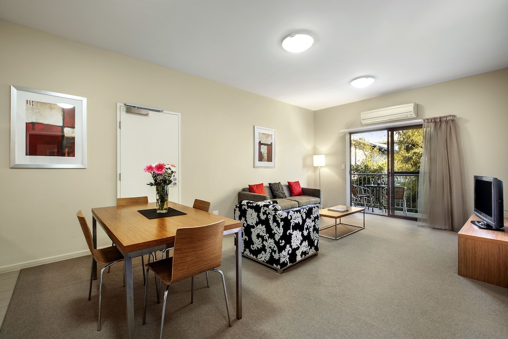 Gladstone Downtown Central Apartment Hotel 35/48