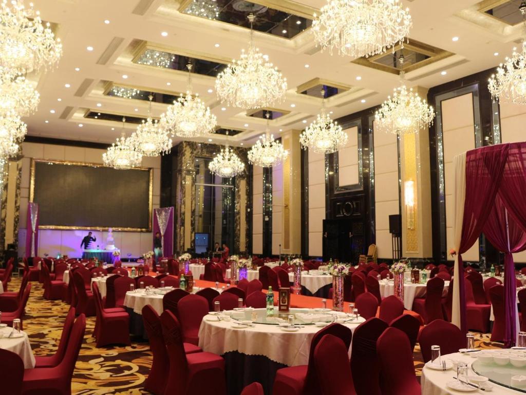 Chateau Star Sea Hotel 38/44