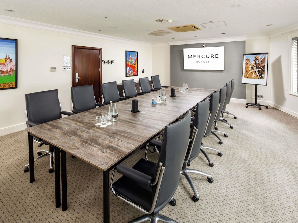 MERCURE CHESTER ABBOTS WELL HOTEL 38/50