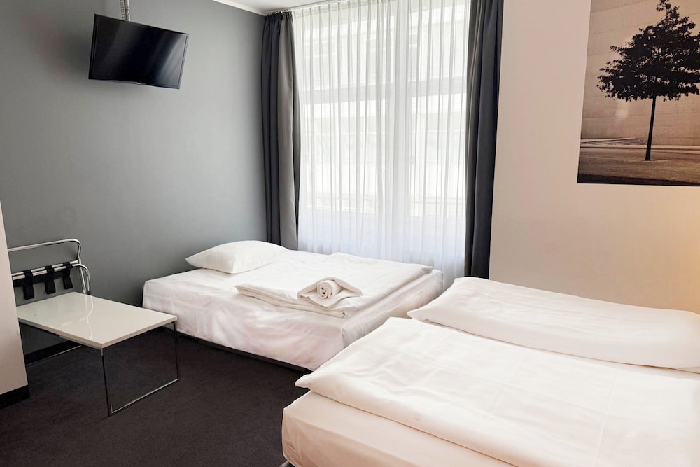 غرفة بريميوم بسريرين منفصلين مع أريكة، Garner Hotel Berlin - Gendarmenmarkt by IHG 4/4