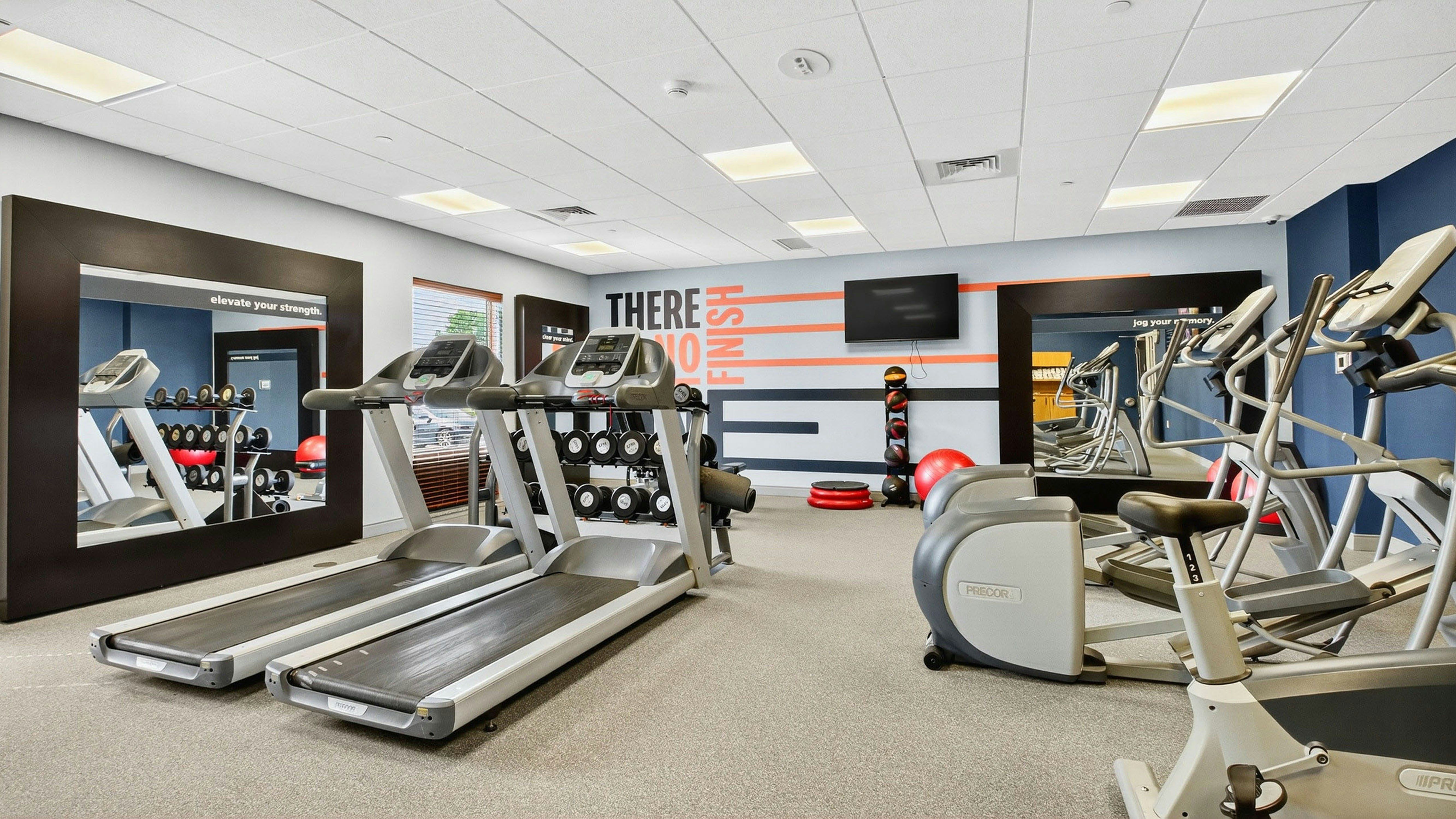 Hampton Inn Suites Chippewa Falls Wi 8/15