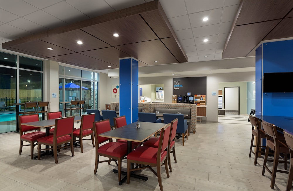 Holiday Inn Express Lake Park 34/41